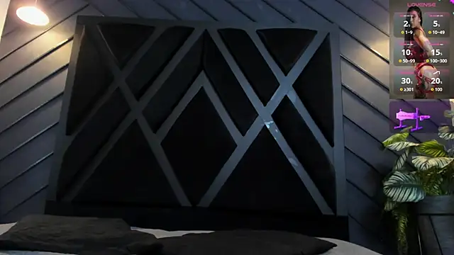 zoe martins  online show from October 2025 05:35:02 PM