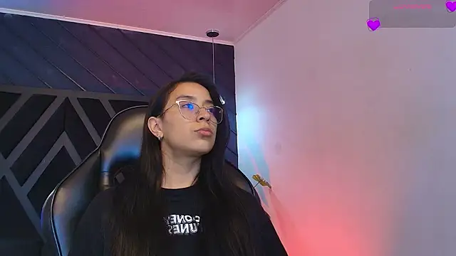 zoe martins  online show from March 2026 05:20:01 PM