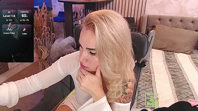 Snapshot of FreeBerryMILF chatting on December 2025 08:35:01 PM FreeBerryMILF online show from December 2025 08:35:01 PM