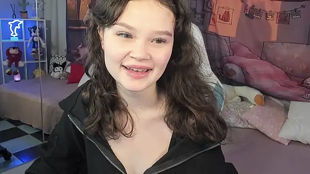 EmilyChaves online show from November 2025 06:08:01 PM