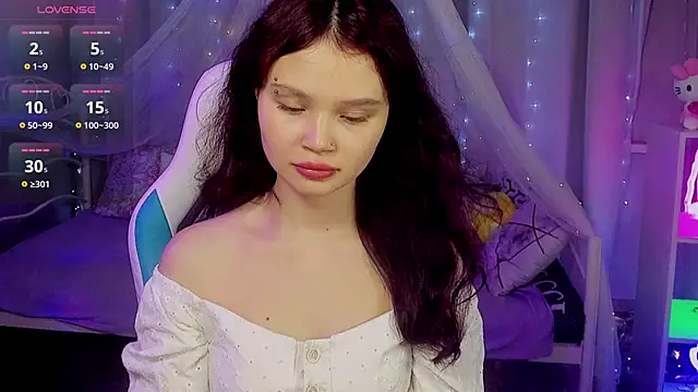 Snapshot of EmilyChaves chatting on May 2026 09:28:01 AM EmilyChaves online show from May 2026 09:28:01 AM