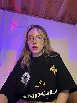 ReenKitty online show from May 2026 05:02:02 AM