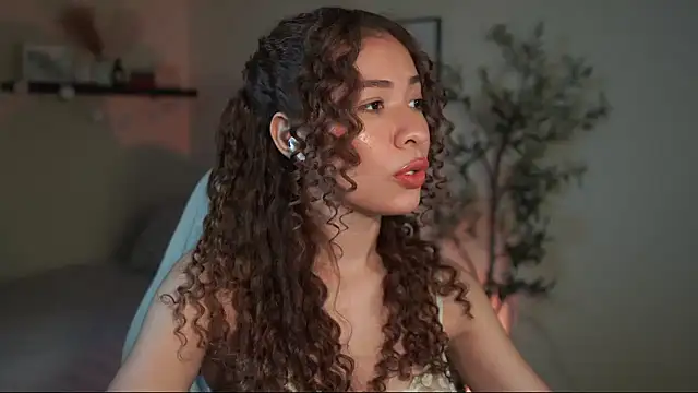 isabella-garcia- online show from April 2026 09:01:02 PM