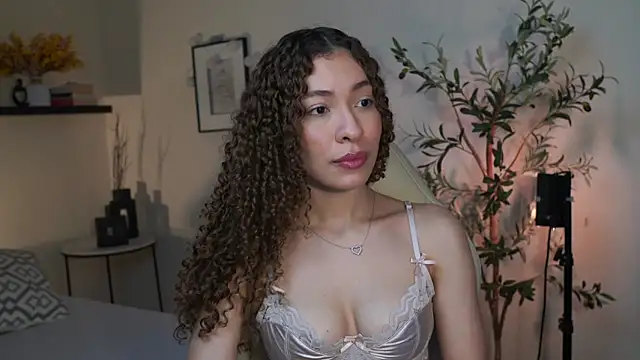 Snapshot of isabella-garcia- chatting on July 2026 01:51:01 AM isabella-garcia- online show from July 2026 01:51:01 AM