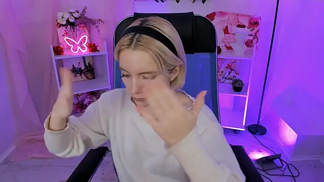 AuroraWrenfield online show from November 2025 04:13:01 AM