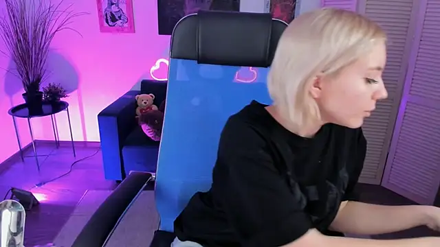 AuroraWrenfield online show from December 2025 10:16:01 PM