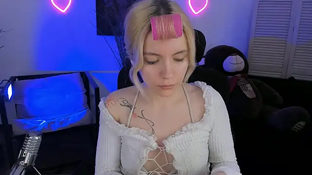 AuroraWrenfield online show from April 2026 04:32:01 AM