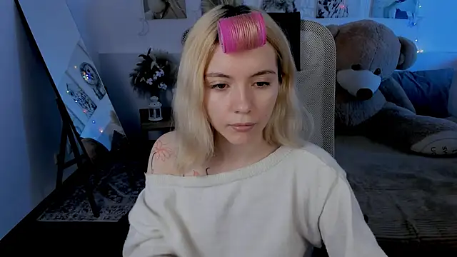 AuroraWrenfield online show from April 2026 04:28:02 AM