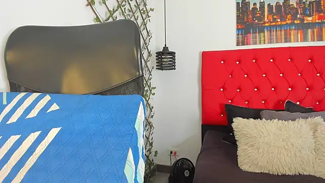 carolinacrus01 online show from December 2025 03:06:01 PM