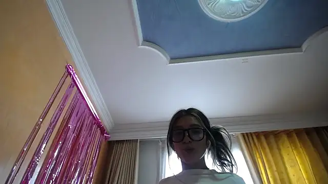 miss lilieth online show from October 2025 05:44:01 PM