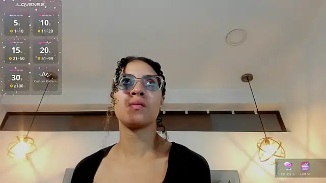 Hanna Cornee  online show from November 2025 01:44:02 PM