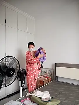 chengcheng12 online show from December 2025 01:24:02 AM