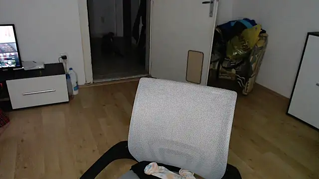 Snapshot of Aliens4twenty chatting on September 2025 08:33:01 PM Aliens4twenty online show from September 2025 08:33:01 PM