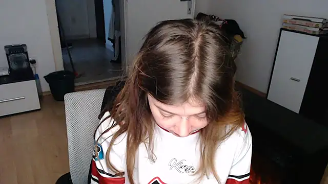 Snapshot of Aliens4twenty chatting on September 2025 05:45:02 AM Aliens4twenty online show from September 2025 05:45:02 AM