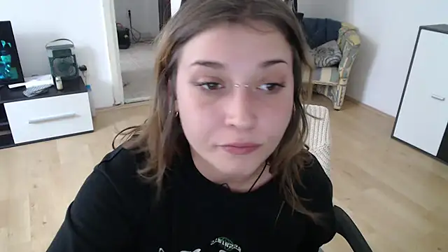 Snapshot of Aliens4twenty chatting on October 2025 10:24:01 AM Aliens4twenty online show from October 2025 10:24:01 AM