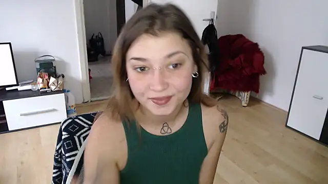 Snapshot of Aliens4twenty chatting on October 2025 07:31:01 AM Aliens4twenty online show from October 2025 07:31:01 AM