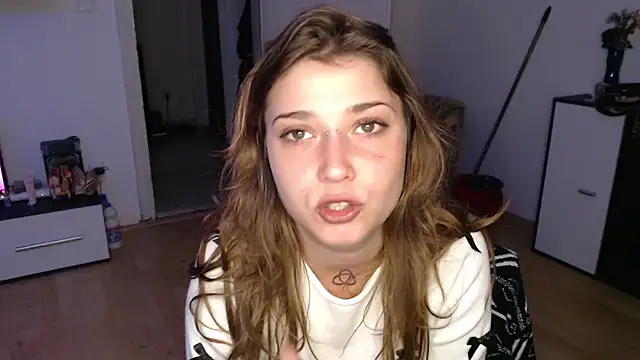 Snapshot of Aliens4twenty chatting on October 2025 06:54:01 AM Aliens4twenty online show from October 2025 06:54:01 AM