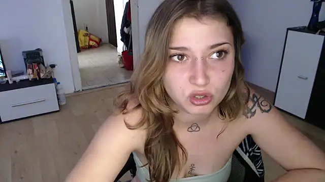 Snapshot of Aliens4twenty chatting on October 2025 11:07:01 AM Aliens4twenty online show from October 2025 11:07:01 AM