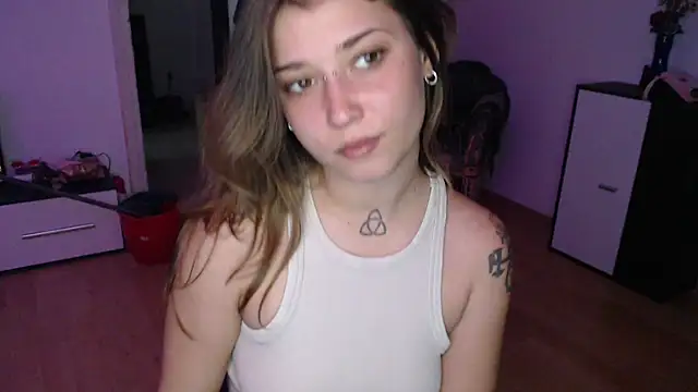 Snapshot of Aliens4twenty chatting on November 2025 10:15:02 AM Aliens4twenty online show from November 2025 10:15:02 AM