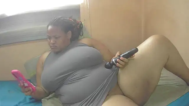 Snapshot of BigSexyEbony chatting on October 2025 10:34:02 AM BigSexyEbony online show from October 2025 10:34:02 AM