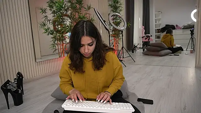 EmmaBlanco online show from October 2025 06:41:02 PM