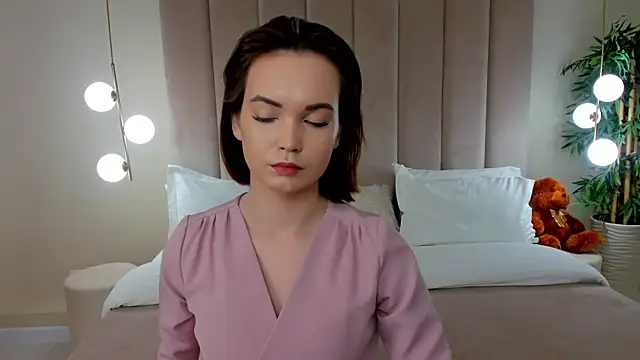 KiraHolli online show from November 2025 03:06:02 AM