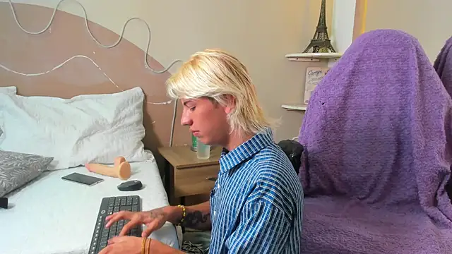 Snapshot of Enrrixxx_ chatting on January 2026 12:23:02 AM Enrrixxx online show from January 2026 12:23:02 AM