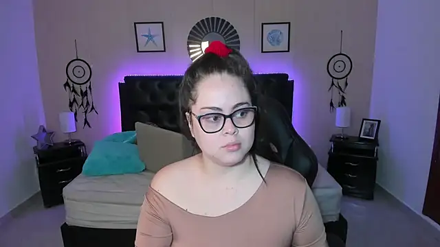 LolaVillalobos online show from February 2026 01:43:01 PM