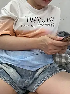 PhuongNhi21 online show from October 2025 02:40:01 PM