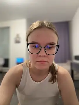 Snapshot of _CherryBloom_ chatting on October 2025 04:02:02 PM CherryBloom online show from October 2025 04:02:02 PM