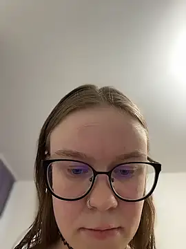 Snapshot of _CherryBloom_ chatting on December 2025 12:23:02 PM CherryBloom online show from December 2025 12:23:02 PM