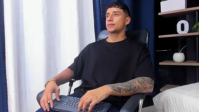 jaze bradley online show from November 2025 11:35:01 AM