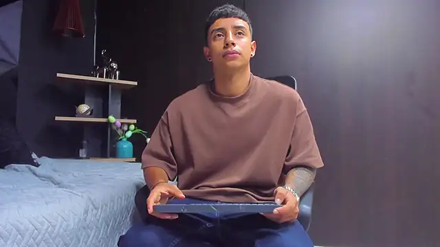 jaze bradley online show from December 2025 11:25:02 AM