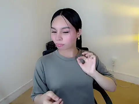 holly tabby online show from February 2026 10:19:01 PM