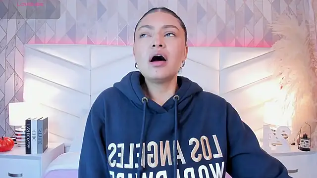 Snapshot of victoria___jonnes chatting on October 2025 12:25:01 PM victoria jonnes online show from October 2025 12:25:01 PM