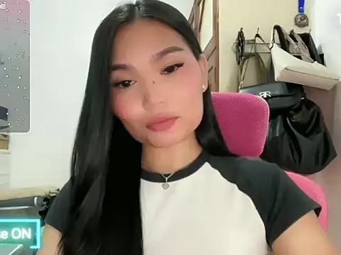 Snapshot of Makeamesswithjenieyang chatting on June 2026 06:32:02 PM Makeamesswithjenieyang online show from June 2026 06:32:02 PM