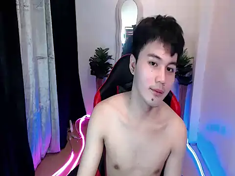 urasiantwink69 online show from September 2025 03:39:02 PM