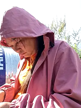 yoowwmr online show from November 2025 03:41:01 AM