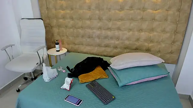 MiiaSmith   online show from September 2025 08:08:01 PM