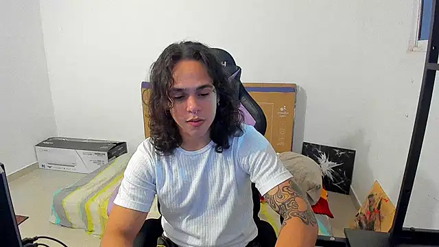 Snapshot of Maximiliano_scoott__ chatting on October 2025 04:40:02 AM Maximiliano scoott   online show from October 2025 04:40:02 AM