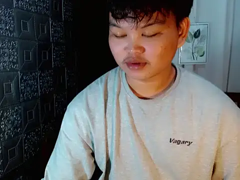 Reynelcock online show from September 2025 08:30:02 PM