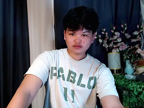 Reynelcock online show from October 2025 03:43:01 AM