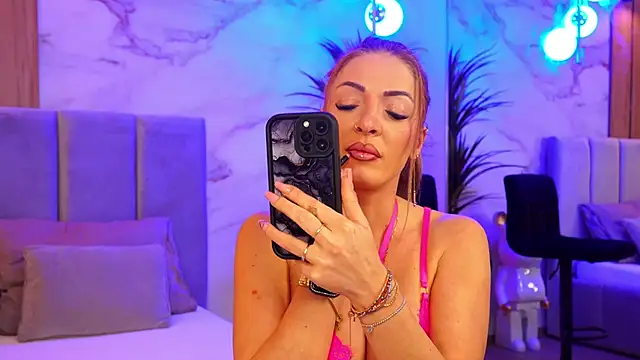 Izabellle02 online show from February 2026 05:33:02 AM