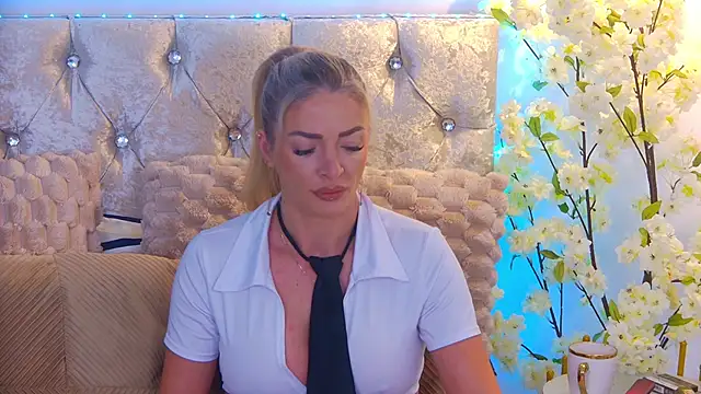 Izabellle02 online show from June 2026 02:50:02 AM