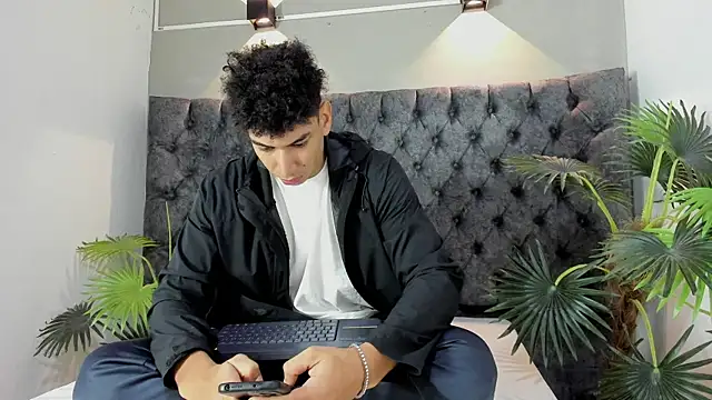 Snapshot of ALAN_REDINGER chatting on November 2025 01:00:02 PM ALAN REDINGER online show from November 2025 01:00:02 PM