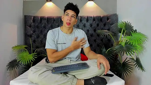 Snapshot of ALAN_REDINGER chatting on November 2025 01:33:02 PM ALAN REDINGER online show from November 2025 01:33:02 PM