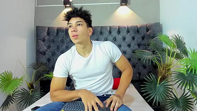 Snapshot of ALAN_REDINGER chatting on December 2025 01:49:01 PM ALAN REDINGER online show from December 2025 01:49:01 PM