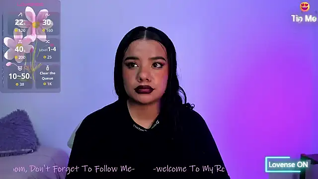 Shophie thoopson online show from December 2025 12:32:01 PM