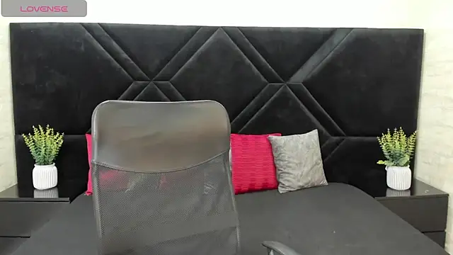 Dantzel  online show from February 2026 07:50:02 PM