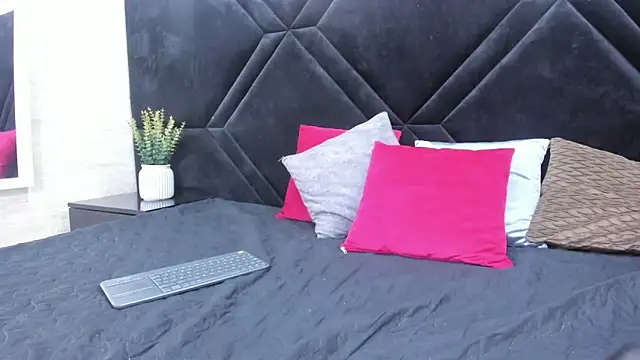 Dantzel  online show from March 2026 06:46:02 PM